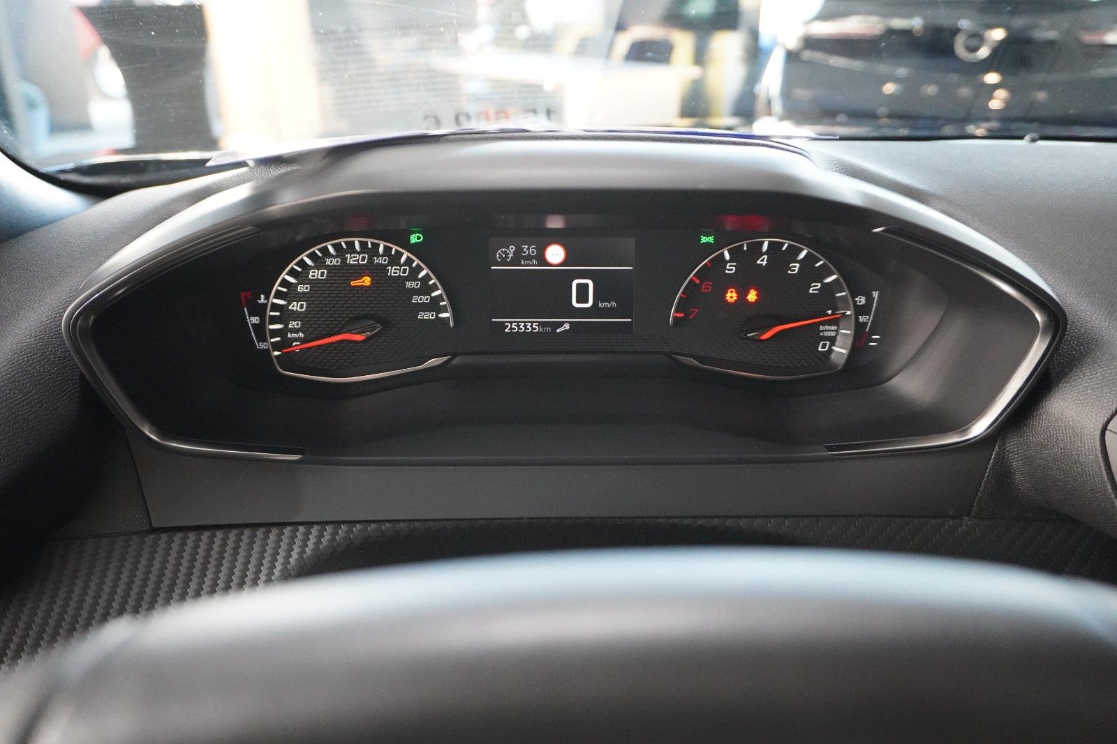 Fahrzeugabbildung Peugeot 2008 1.2T ACTIVE PACK NAVI/LED/KAMERA/SPORT/SH