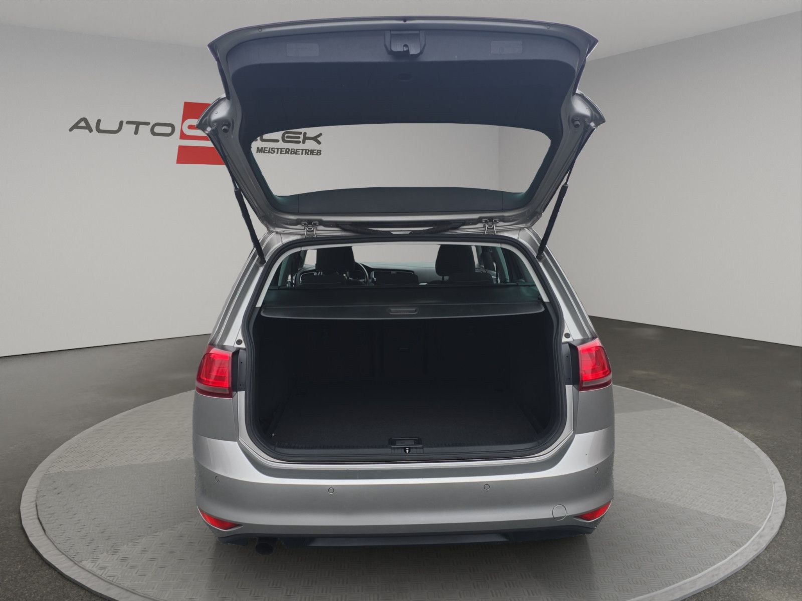 Fahrzeugabbildung Volkswagen Golf VII Cup AUS 1.HAND /Panorama/NAVI/PDC