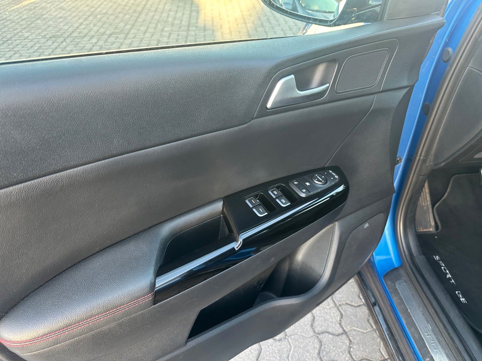 Fahrzeugabbildung Kia Sportage 1.6 T-GDI GT-Line AWD LEDER TECH GD