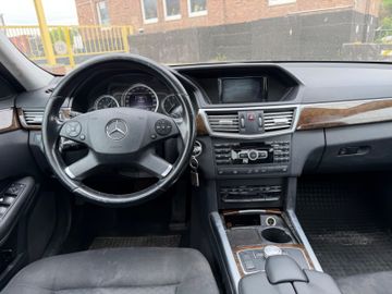Mercedes E 300 - 11