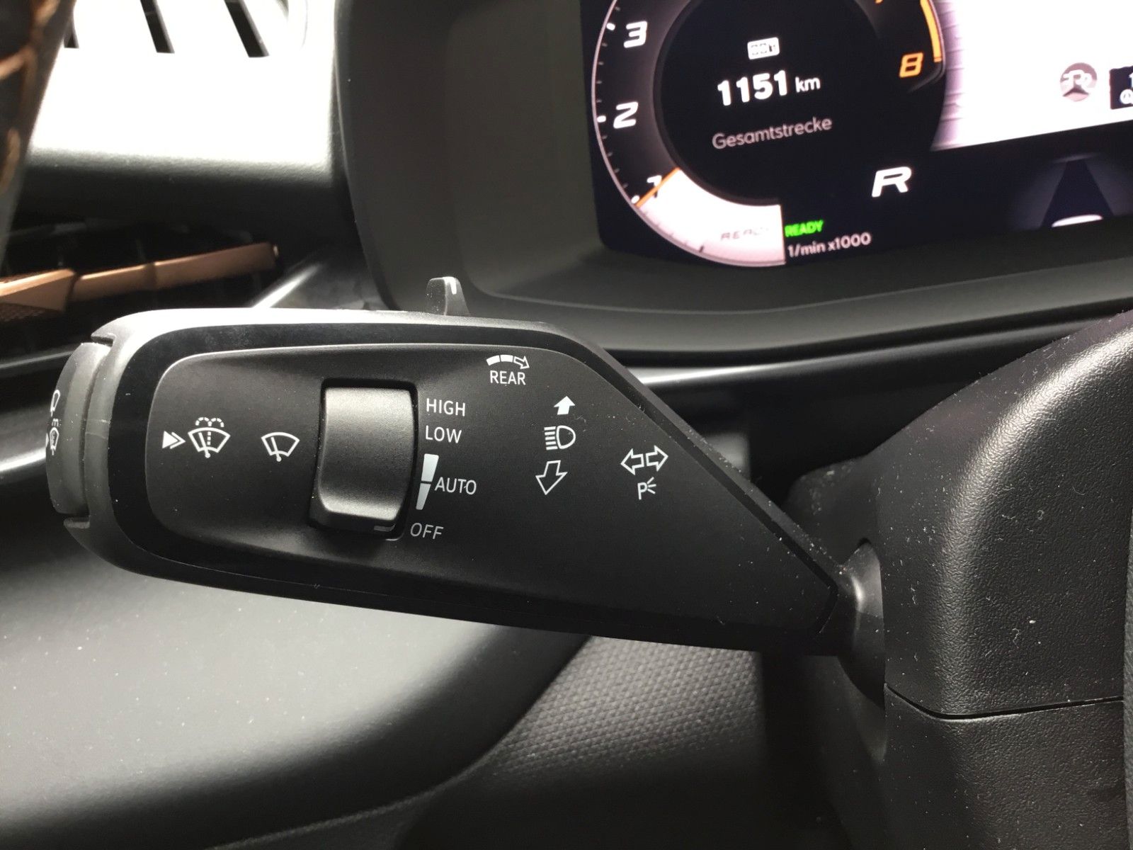 Fahrzeugabbildung CUPRA Terramar 1.5 eTSI DSG+AHK+Pano+360°+Headup+ACC