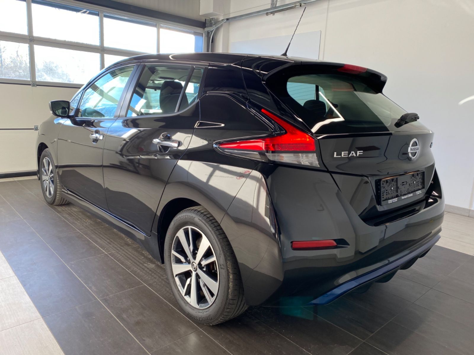 Fahrzeugabbildung Nissan Leaf Acenta - CARPL./AndroidA.,2Ladekabel;SOH98%