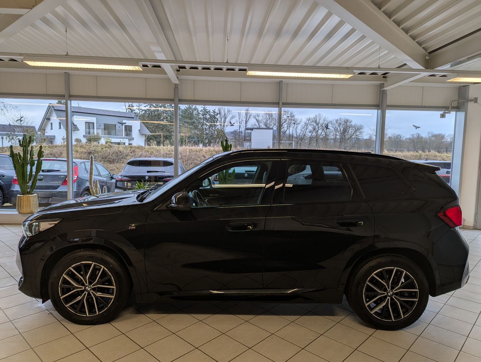BMW X1 18 d M-Sport Pano Premium-Travel-Paket AHK - Image 4