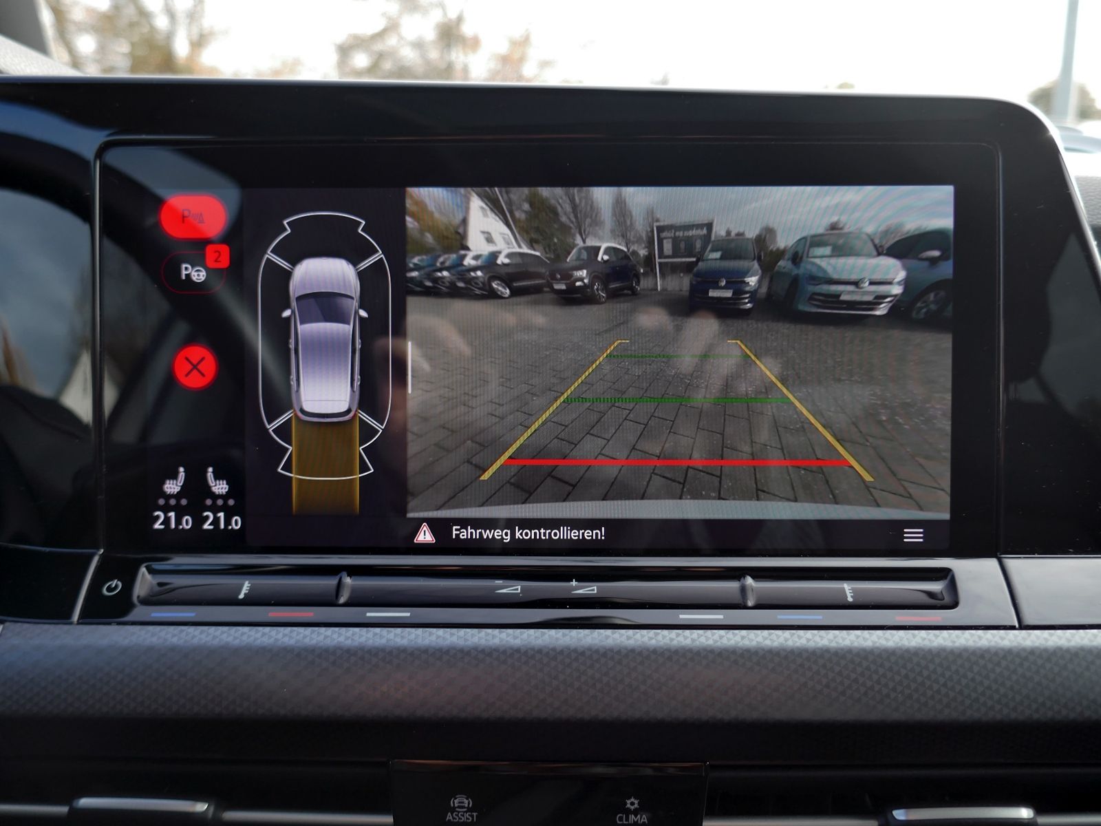 Fahrzeugabbildung Volkswagen Golf VIII Active 2.0 TDI DSG | LED AHK RFK ACC