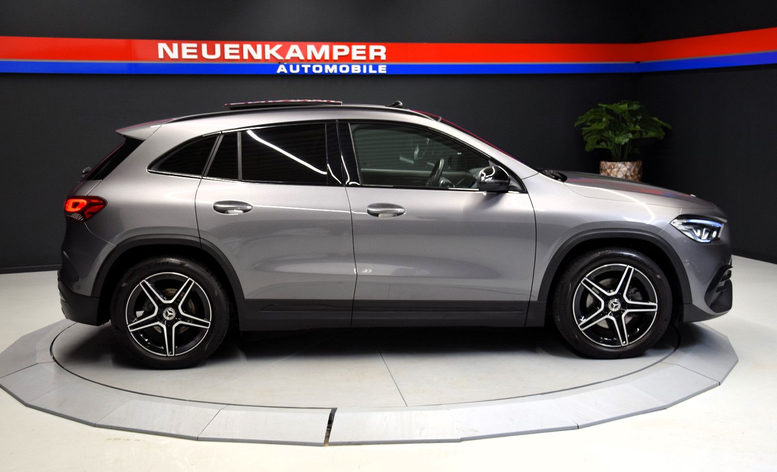 Fahrzeugabbildung Mercedes-Benz GLA 200 AMG-Line LED Kamera Business Pano
