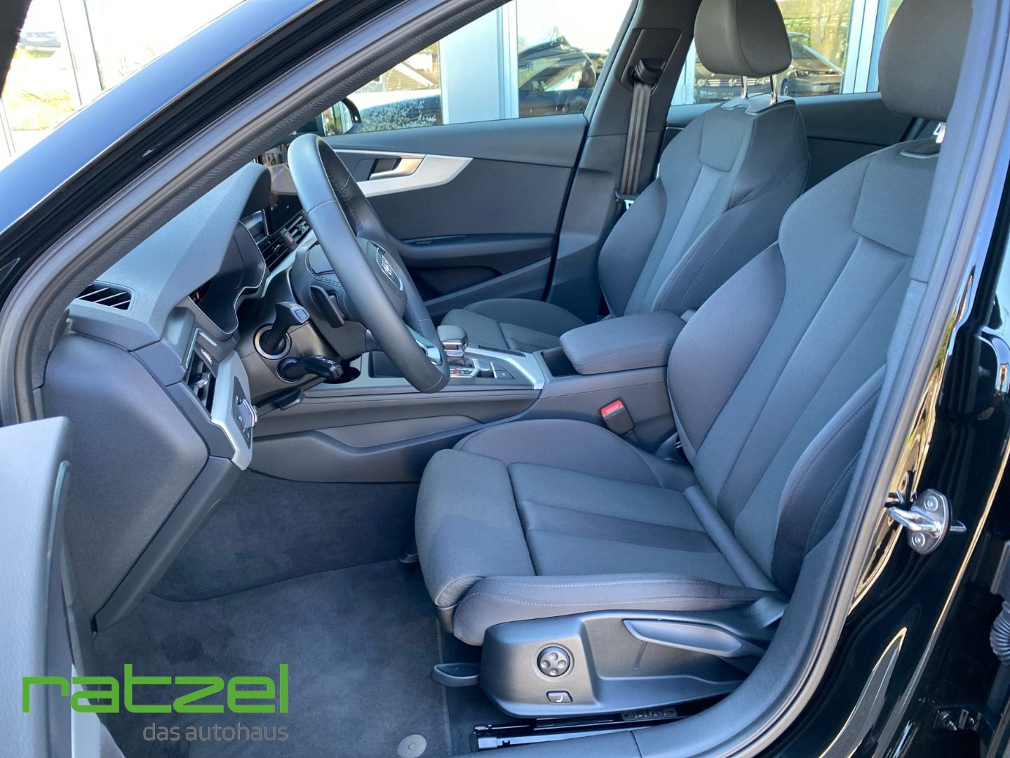 Fahrzeugabbildung Audi A4 Avant S line 40 TDI Navi LED ACC DAB SHZ Spur