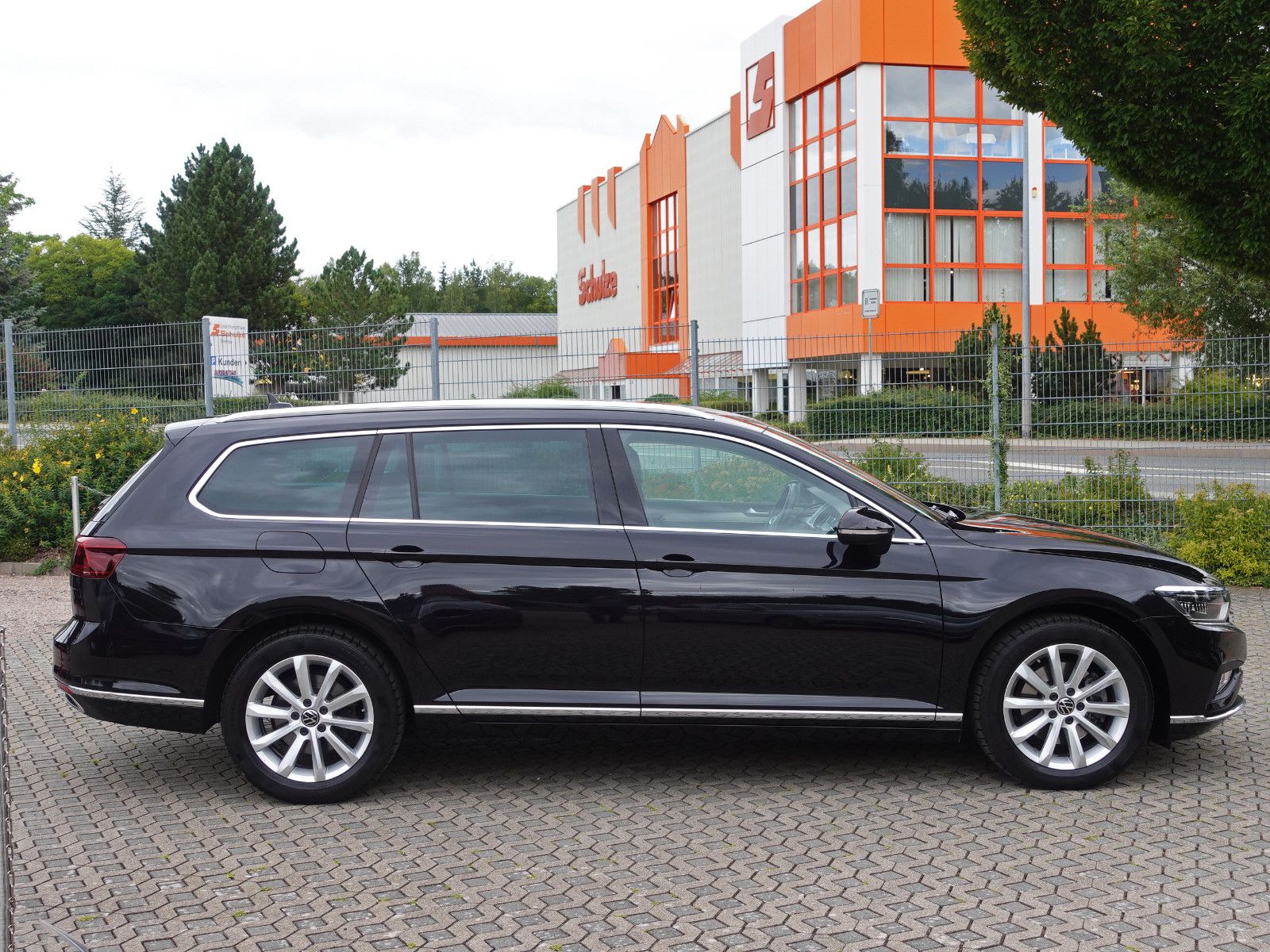 Fahrzeugabbildung Volkswagen Passat Variant 2.0 TDI DSG Elegance IQ-Light AHK