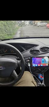 Ford Focus Ghia  1.6 Benzin  gepflegt & ... - Ford Focus aus 2002: Ghia