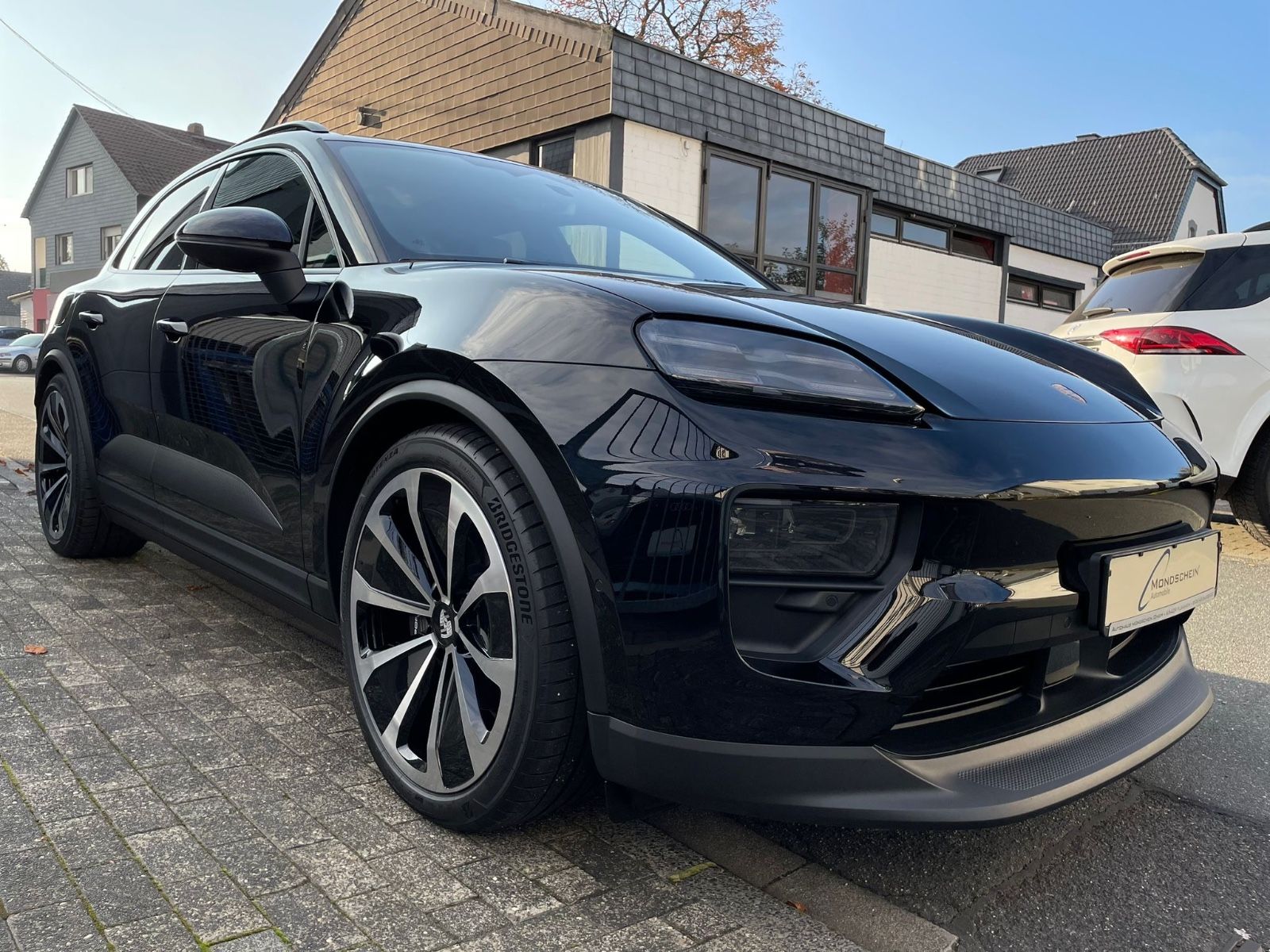 Fahrzeugabbildung Porsche Macan 4 |ACC|22"|Pano|3.Disp|SportChro|PASM|360°