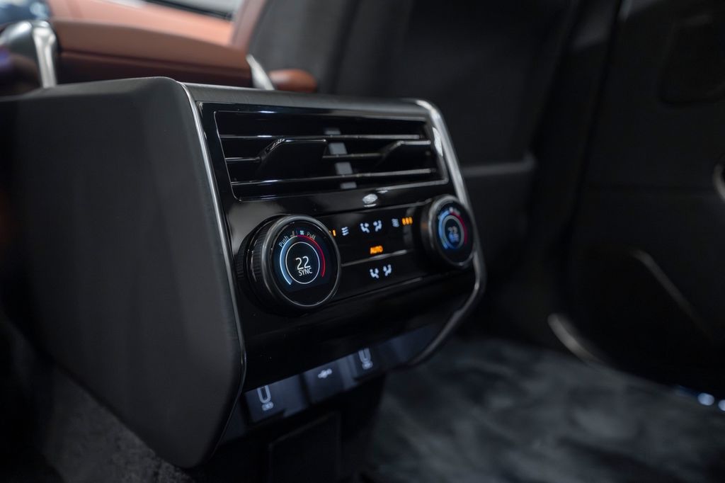 Range Rover P615 SV LWB 2026 BLACK/RED SUITE - Bild 33