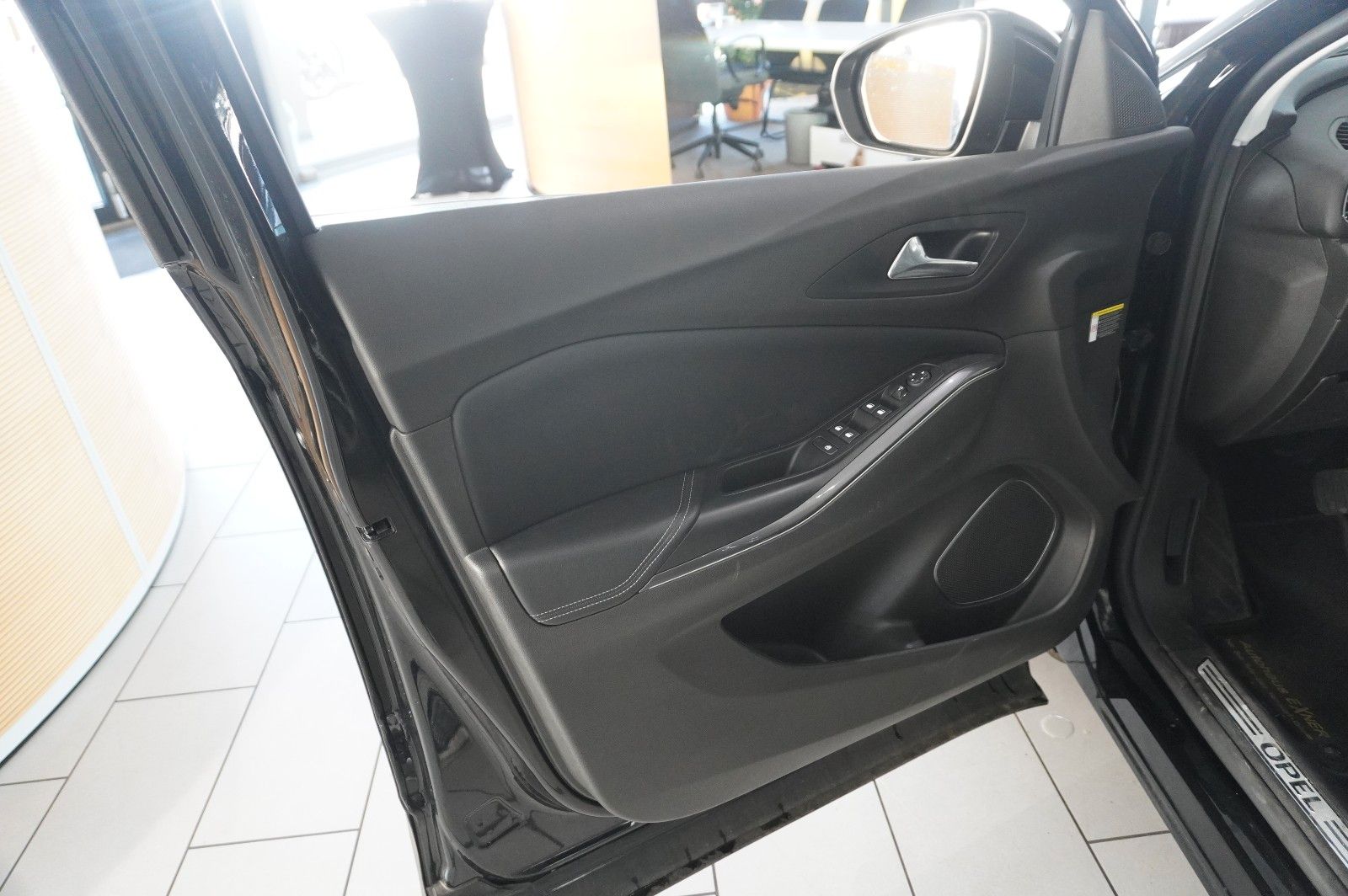 Fahrzeugabbildung Opel Grandland (X) ULTIMATE 4HYBRID NAVI/LED/360°/SHZ