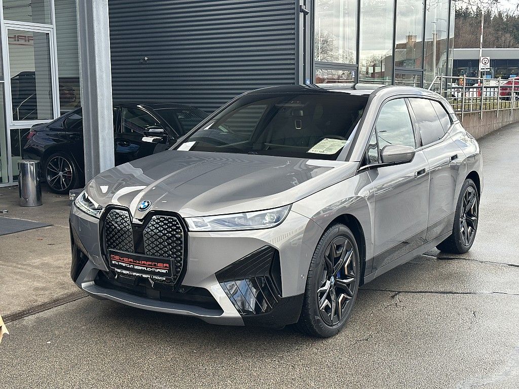 BMW iX