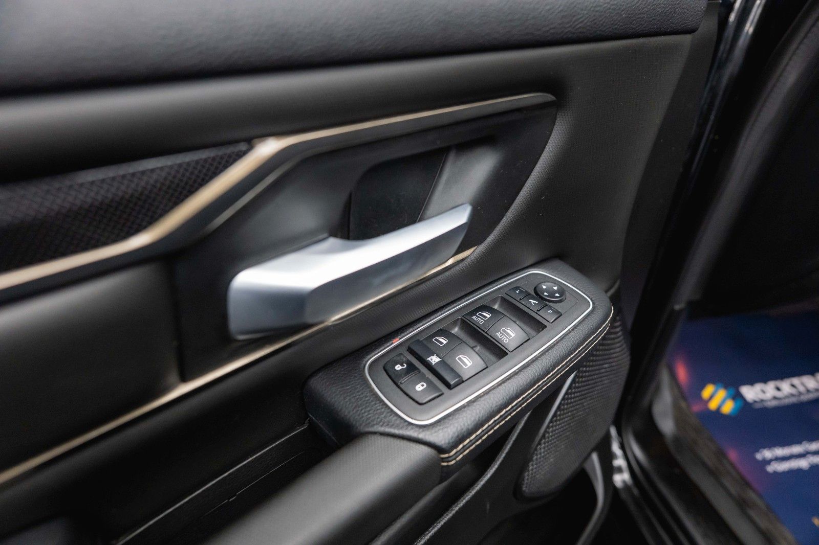 Fahrzeugabbildung Dodge RAM 5.7 V8 HEMI 4x4 OFFROAD Night-Paket *LED*19%