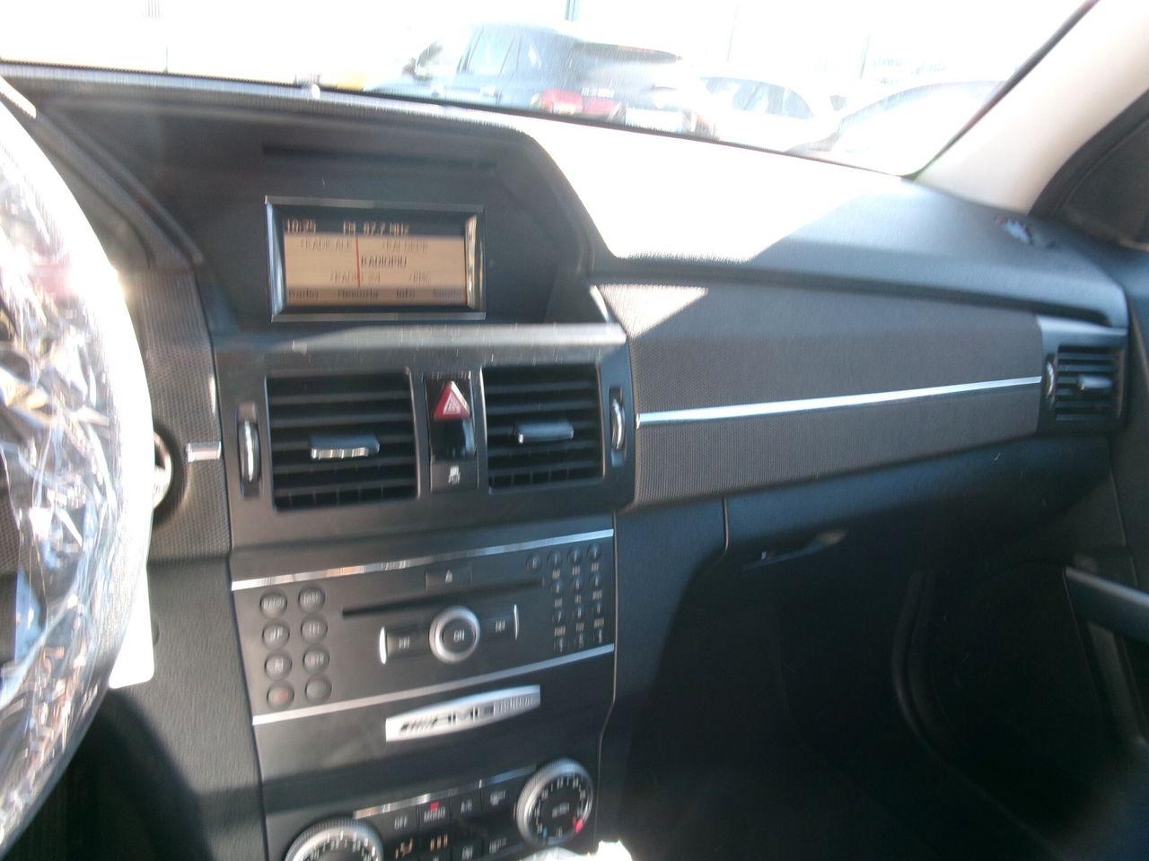 Mercedes-Benz GLK200 2011 — photo 10