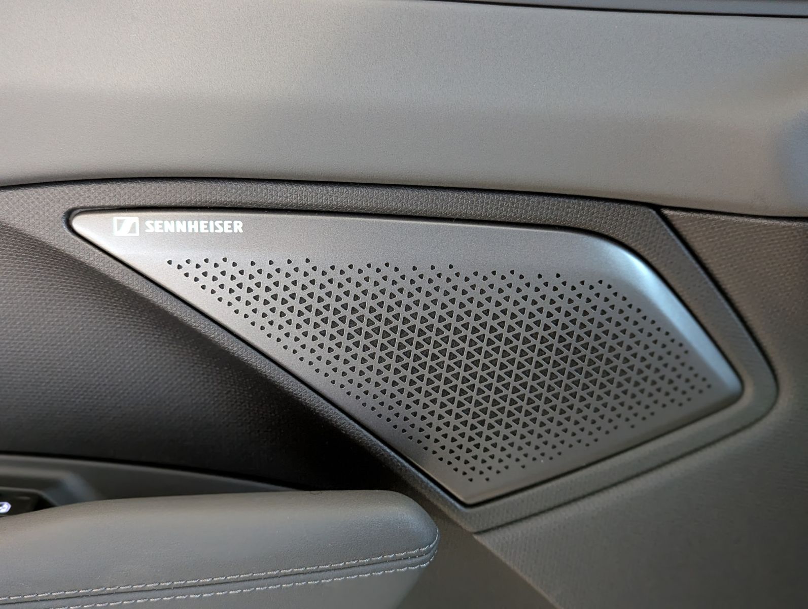 CUPRA Terramar 1.5 eTSI Sennheiser Edge-Paket HUD 19" - Image 21