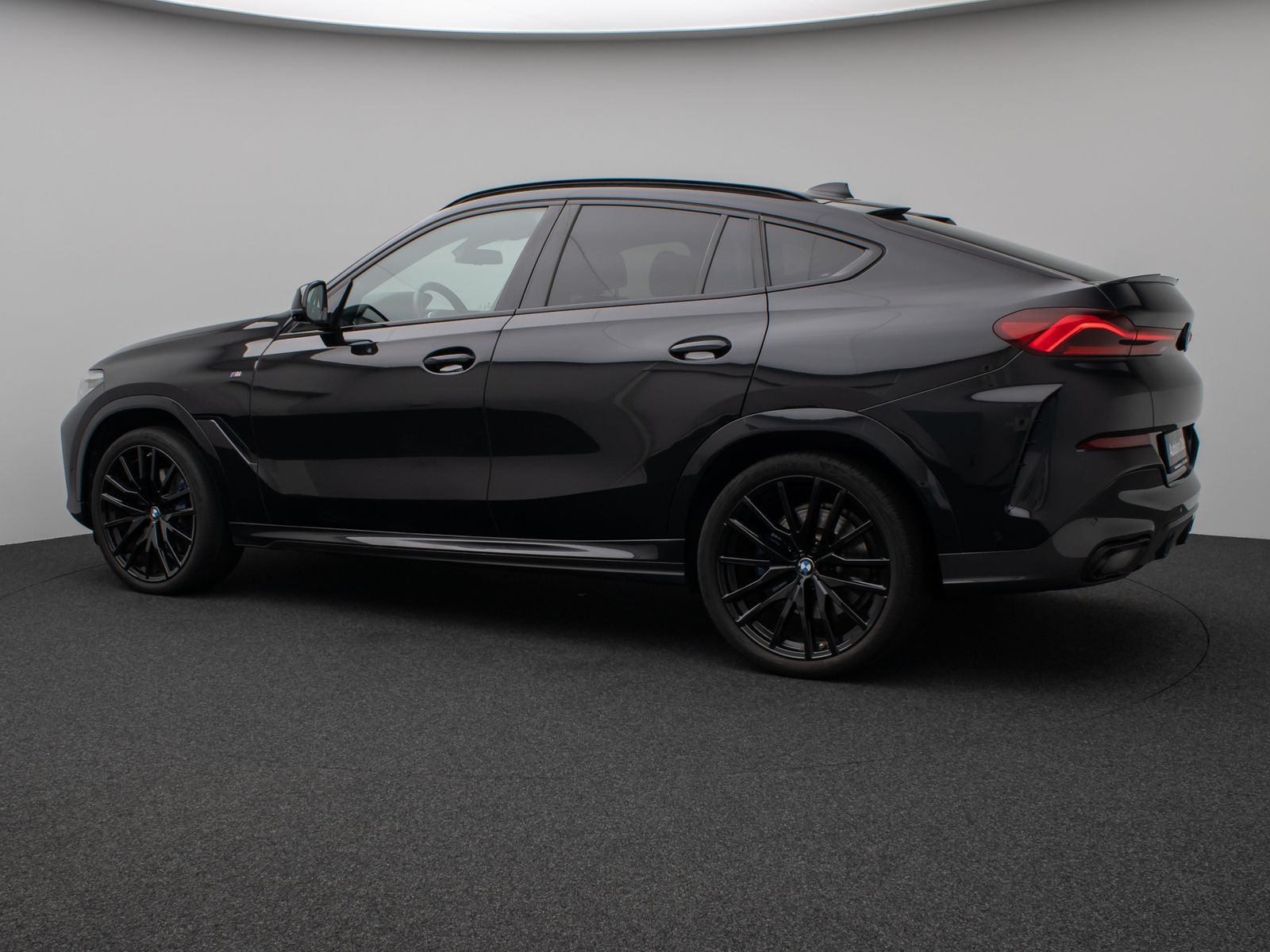 Fahrzeugabbildung BMW X6 xD30d M Sport DAB 360°DisplKey AHK Alarm 22"