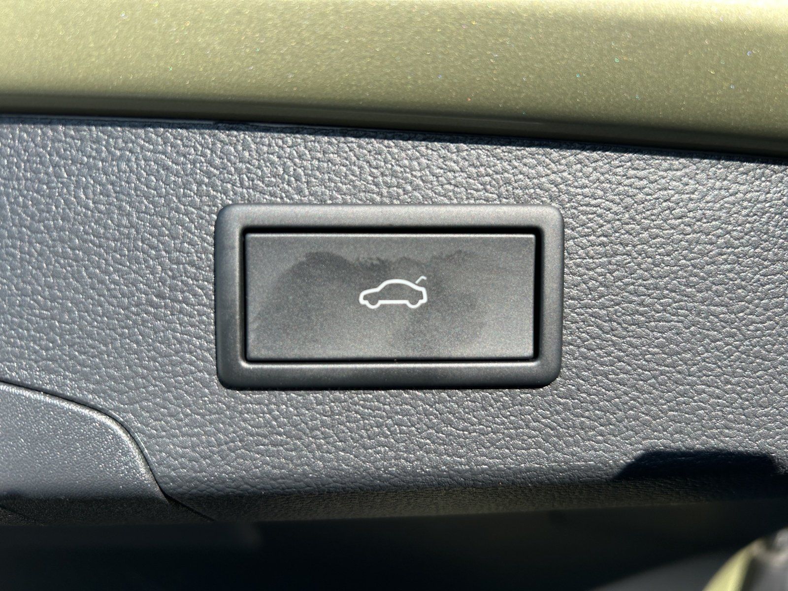 Fahrzeugabbildung SKODA Superb Combi 2.0 TDI L&K/ST-HZG/PANO-DA/AHK/360°