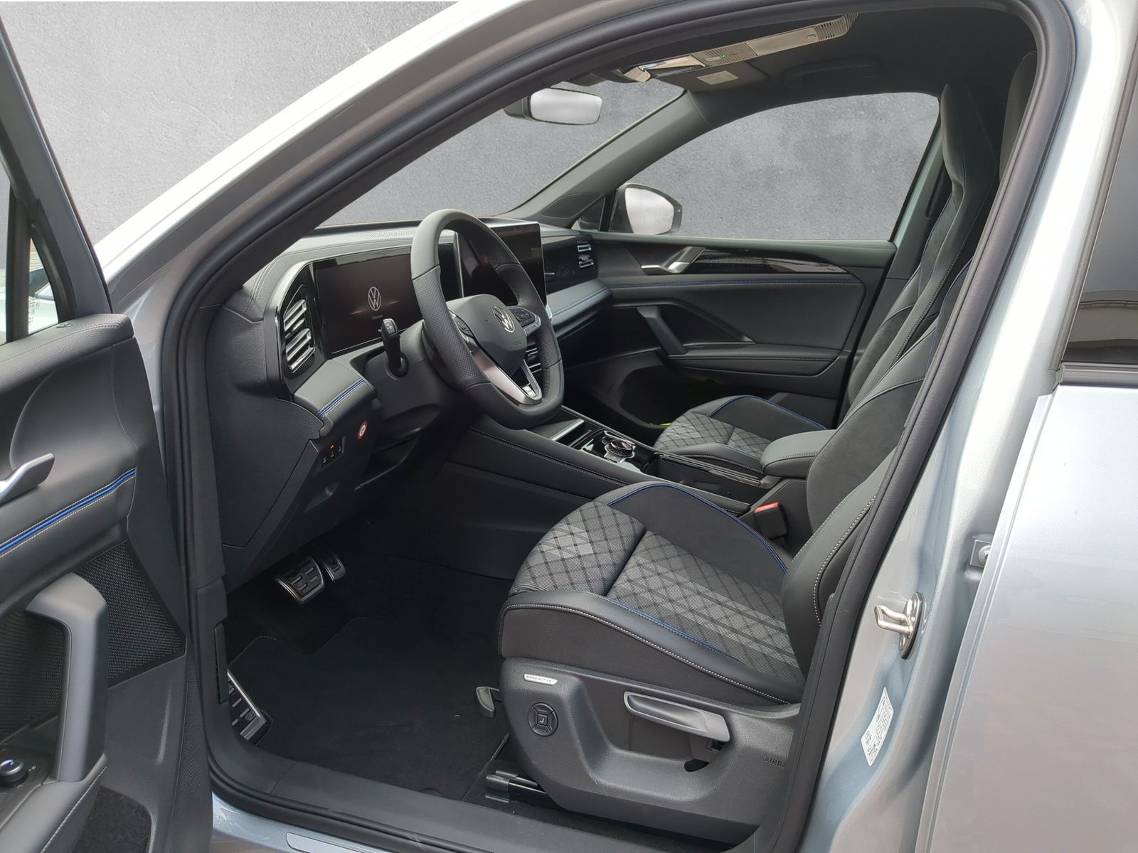 Fahrzeugabbildung Volkswagen Tiguan R-Line 2,0 TDI 110kW 7-Gang DSG AHK