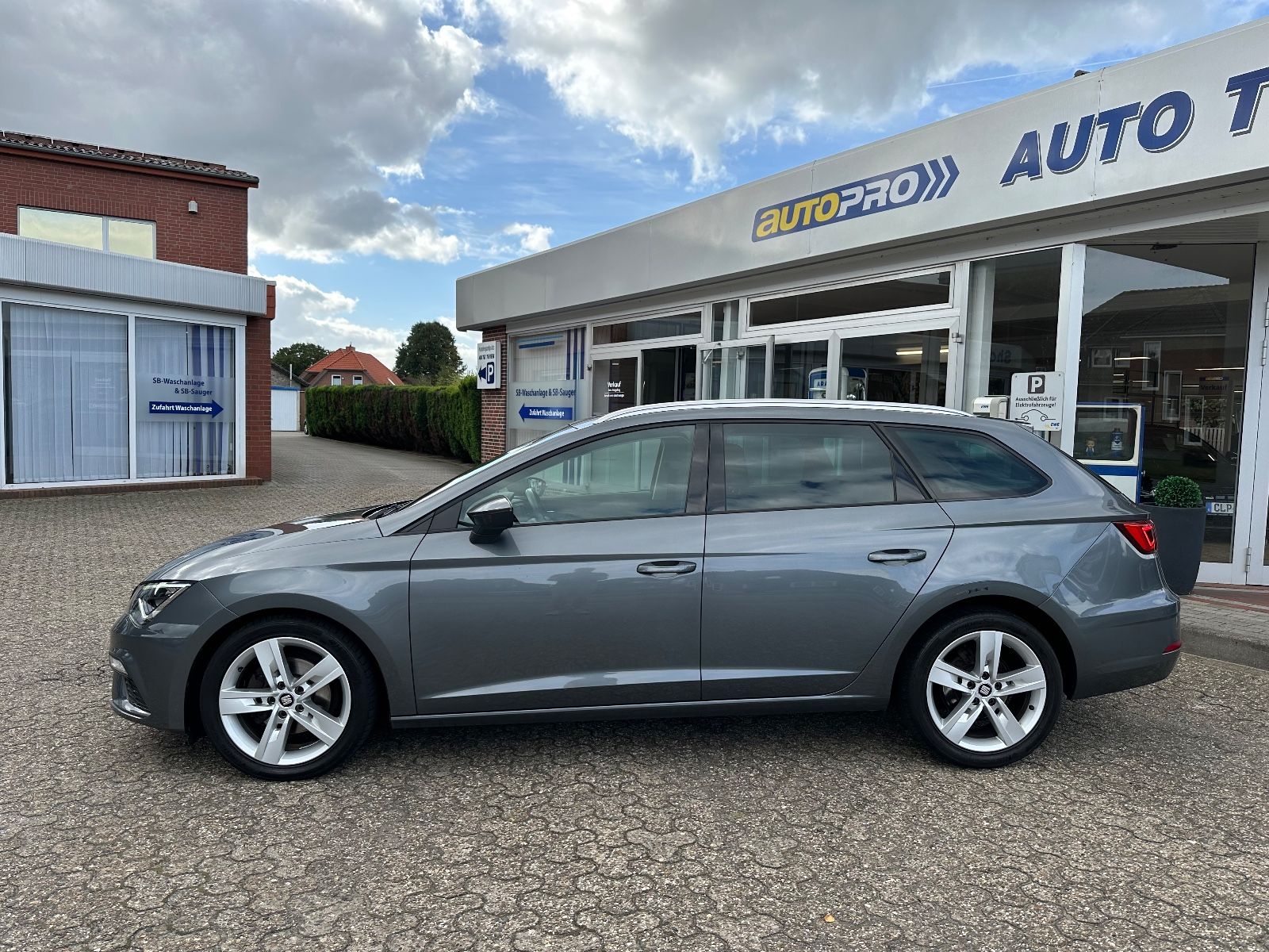 Fahrzeugabbildung SEAT Leon ST 1.4 TSI ACT FR LED/GRA/SHZG/EPH