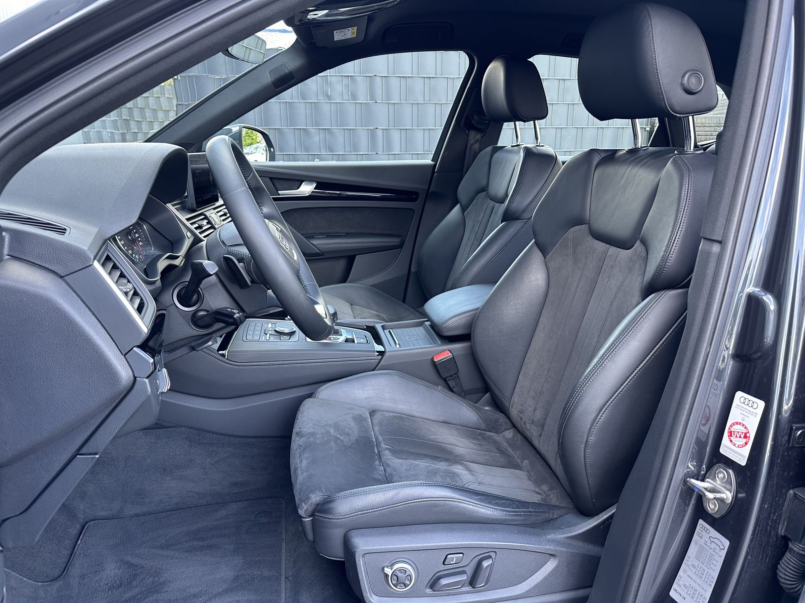 Fahrzeugabbildung Audi Q5 40 TDI Qu S-Line NAV+LED+B&O+TEMPOMAT+19ZOLL