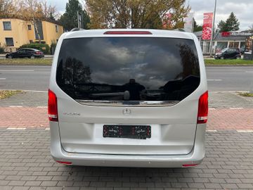 Mercedes V 220 - 5