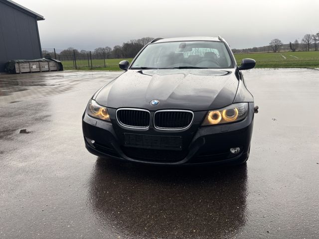 BMW 318d Touring /PANO/XENON/SHZ/NAVI