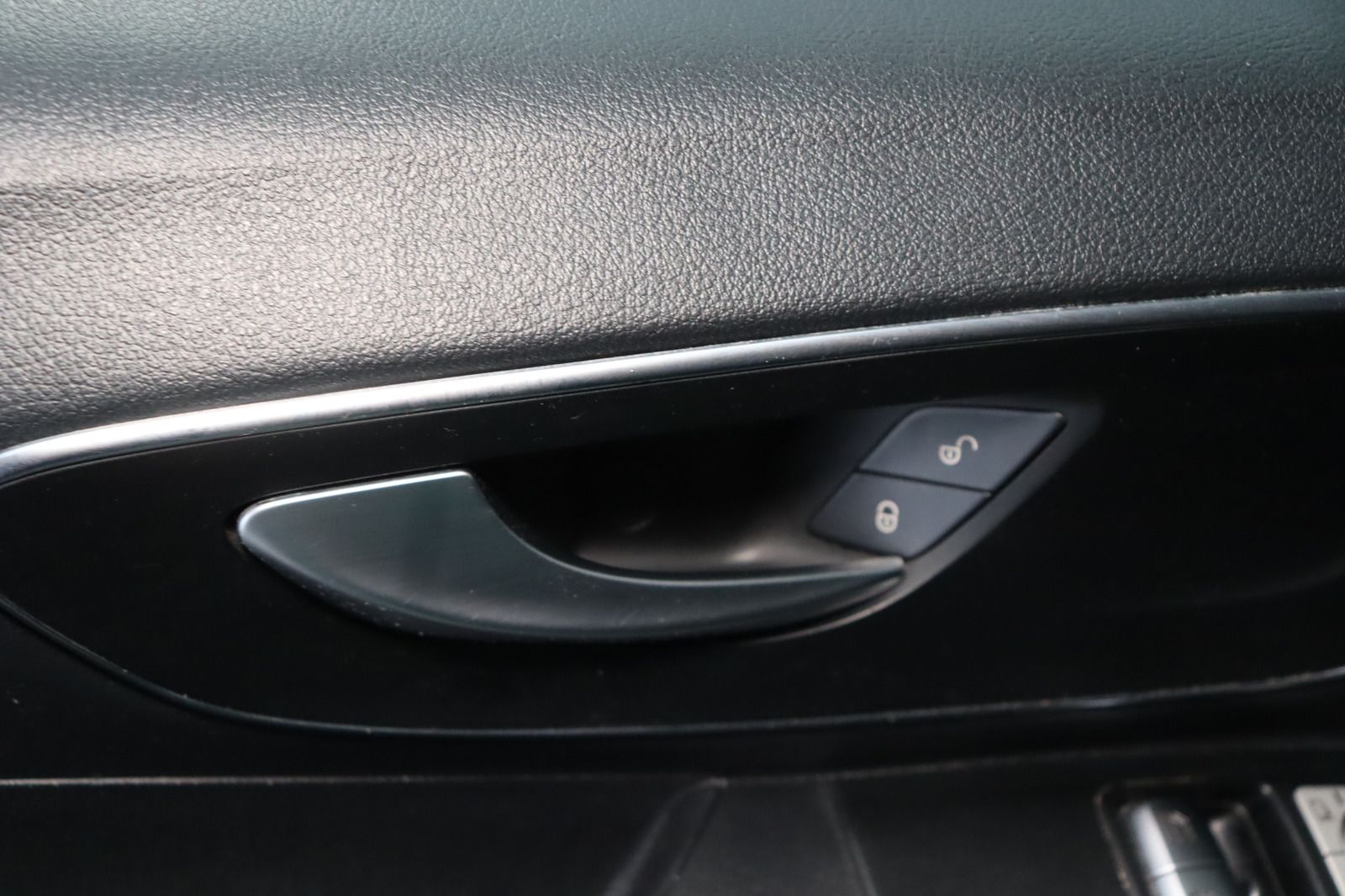 Fahrzeugabbildung Mercedes-Benz Vito Kasten 119 CDI 1. Hand LED Navi