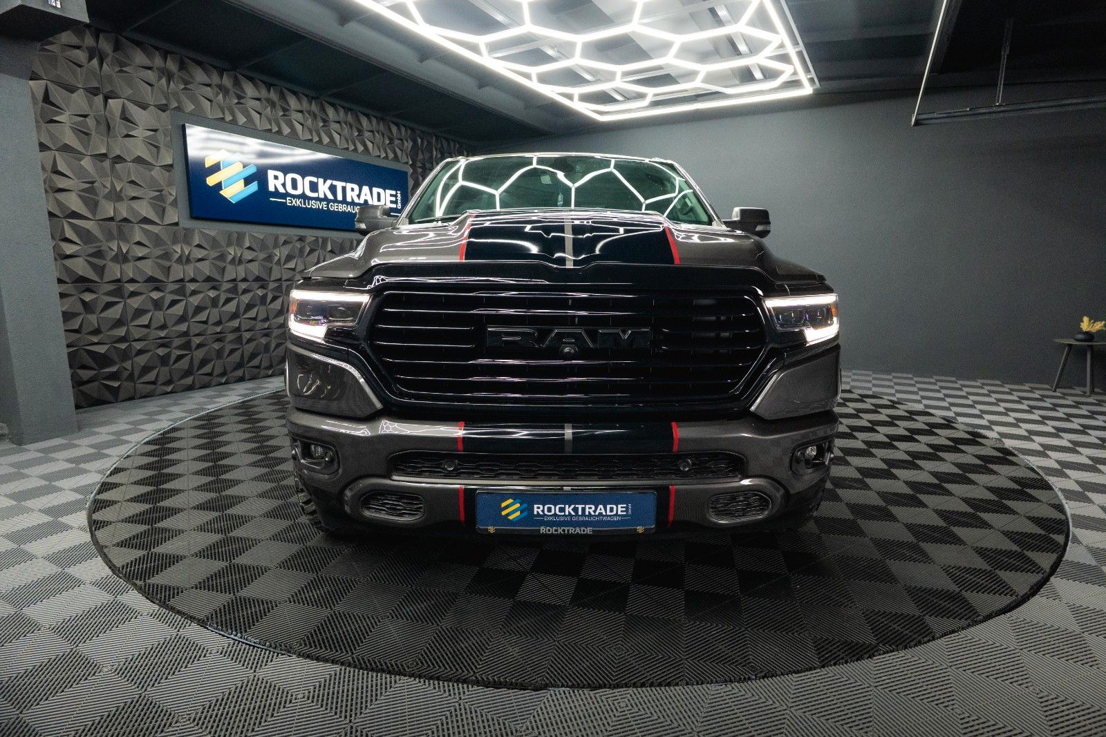 Fahrzeugabbildung Dodge RAM 5.7 V8 HEMI 4x4 OFFROAD Night-Paket *LED*19%