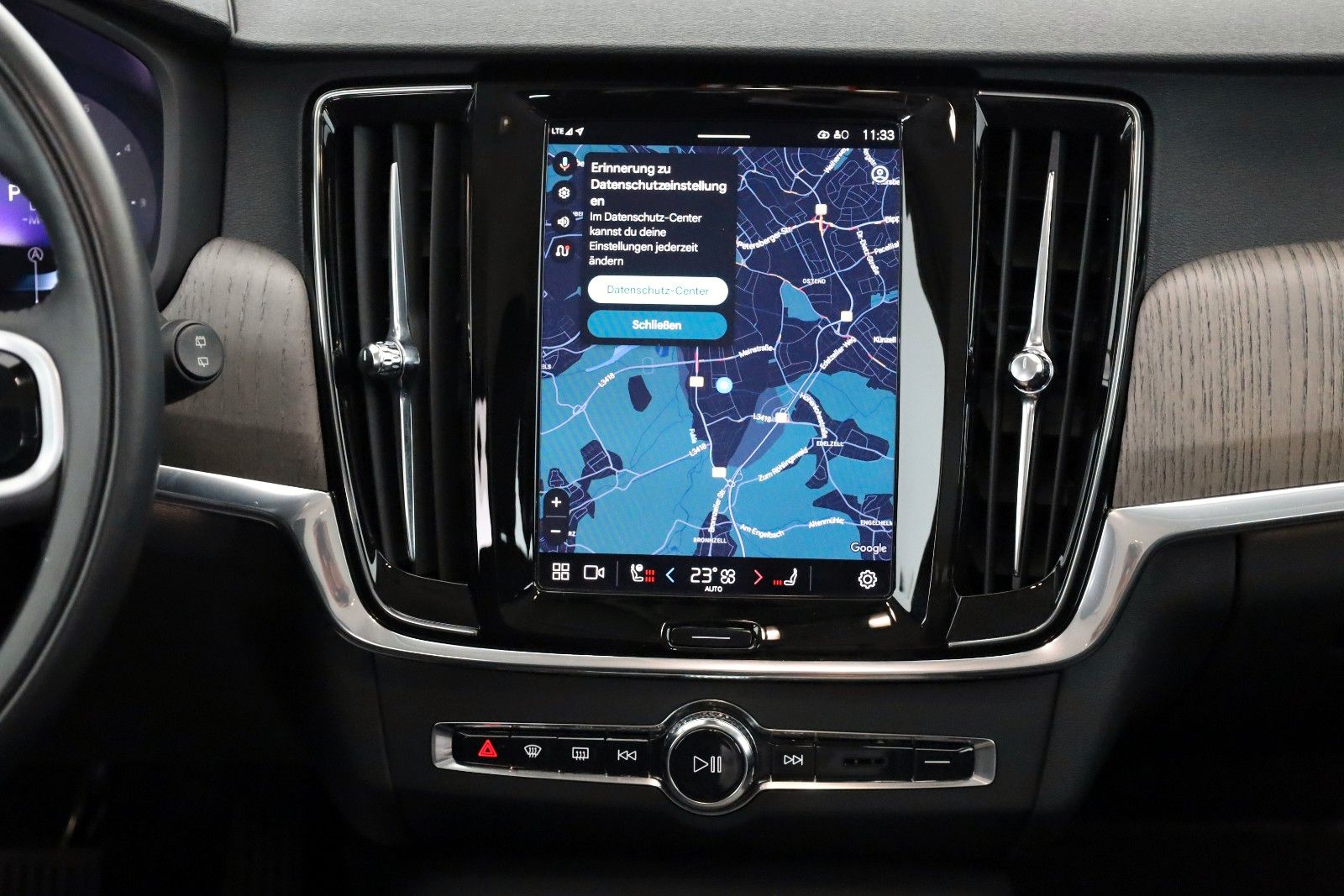 Fahrzeugabbildung Volvo V90 CC Pro AWD Leder,Navi,LED,SH,Kamera,ACC