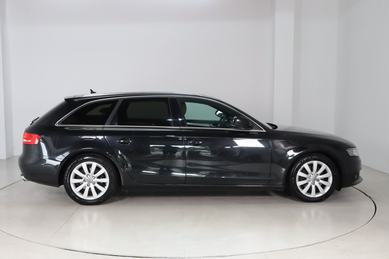Fahrzeugabbildung Audi A4 2.0 TFSI quattro Avant * BI-Xenon * Navi *