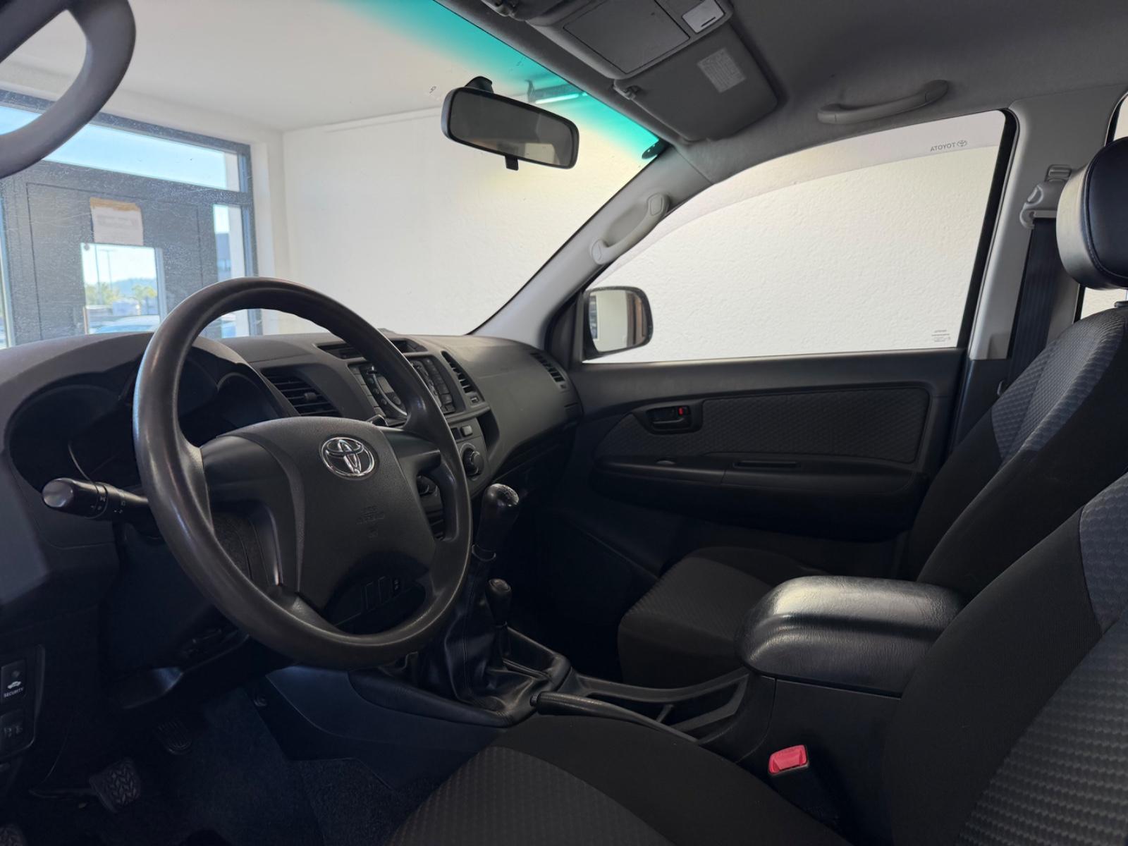 Toyota Hilux Double Cabine 2.5 D-4D | 144 ch | BVM | Feux diurnes LED | Vitres surteintées | Blocage de différentiel arrière