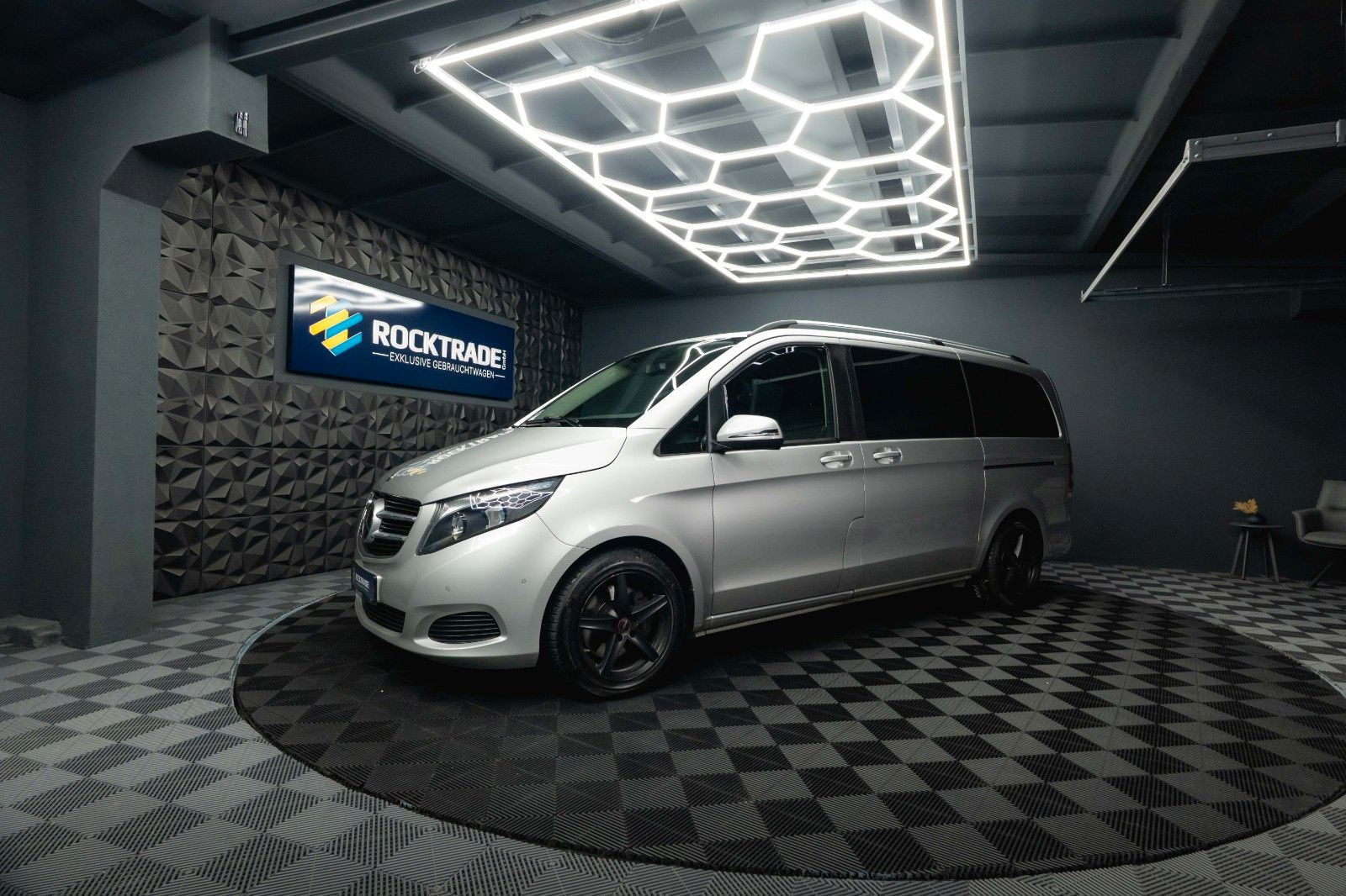 Fahrzeugabbildung Mercedes-Benz V 220 CDI EDITION Sport lang *ACC*DAB*6 Sitze*