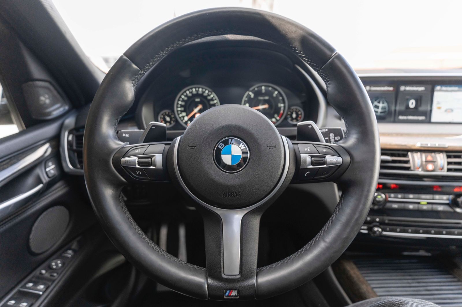 Fahrzeugabbildung BMW X5 XDrive 35d M-SPORTPAKET H&K HUD 360° CARPLAY