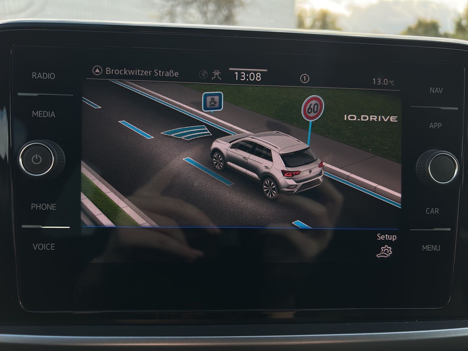 Fahrzeugabbildung Volkswagen T-Roc TSI Life LED Navi AID APP SH LM