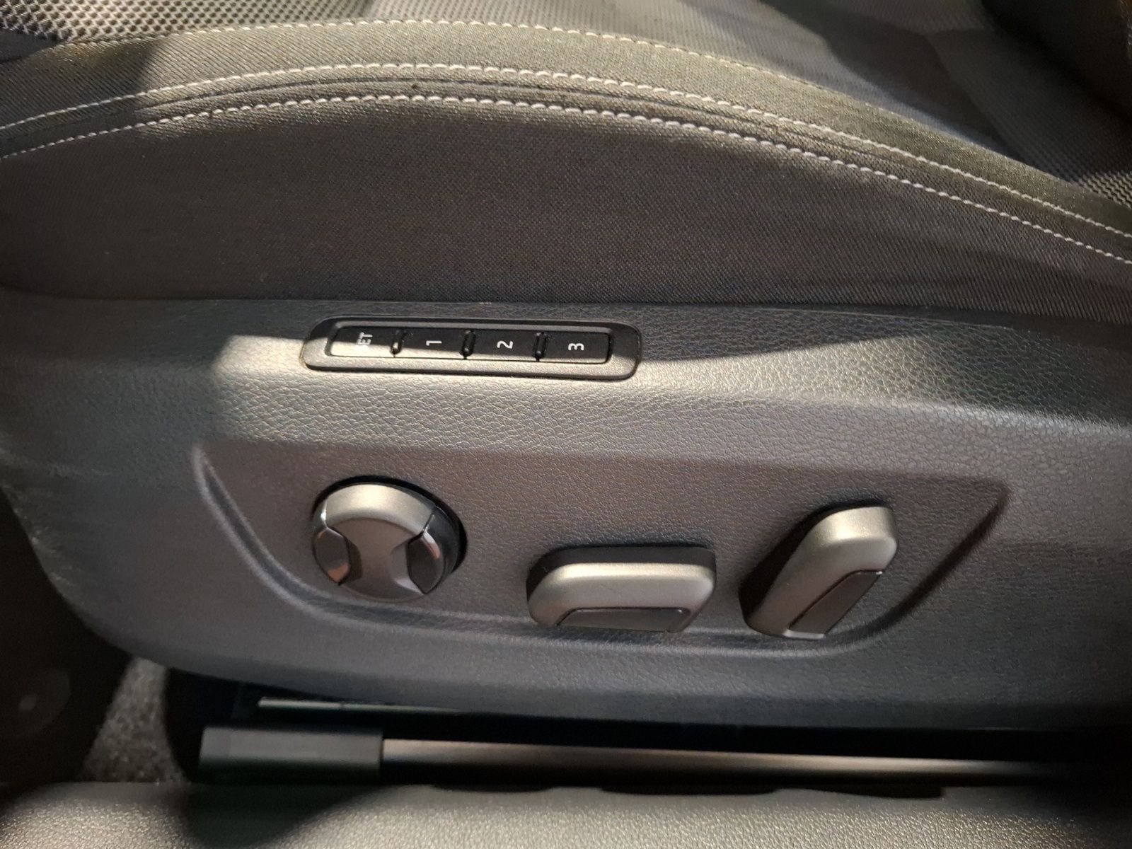 Fahrzeugabbildung SKODA Superb Combi TDI Style DSG Matrix Navi PDC SH LM