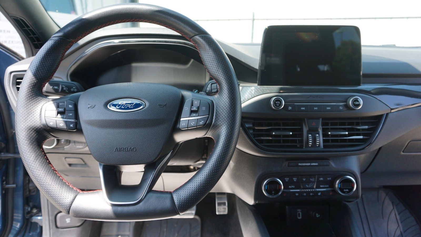 Fahrzeugabbildung Ford Focus Lim. ST-Line, LED, B&O Sound, Navi, Sport
