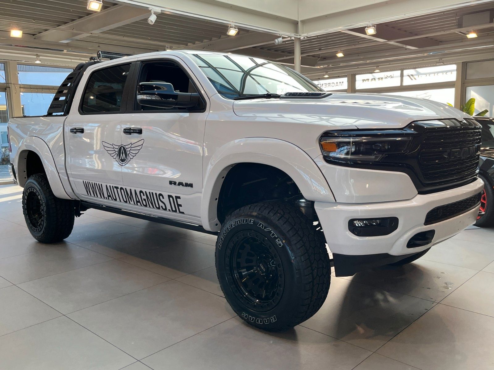 Fahrzeugabbildung Dodge RAM 1500 Limited Night "Arctic Warrior"
