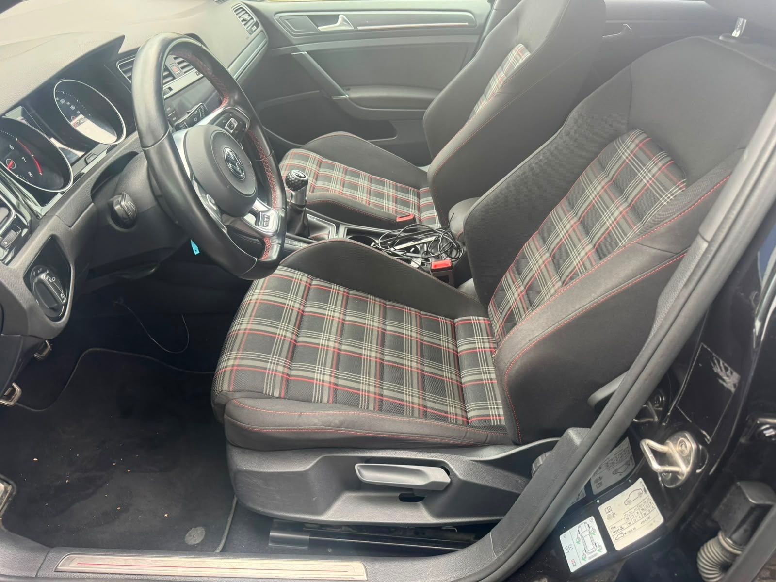 Fahrzeugabbildung Volkswagen Golf VII Lim. GTI BMT/Start-Stopp