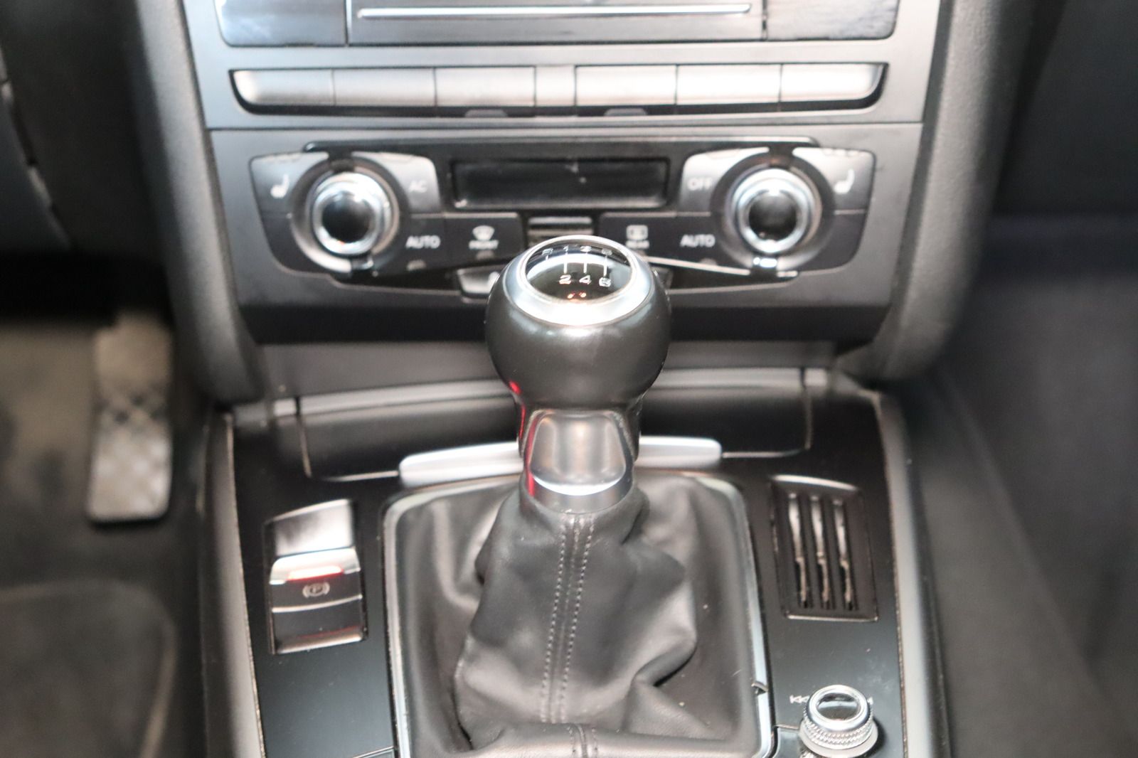 Fahrzeugabbildung Audi A4 2.0 TDI  Avant * Bi-Xenon * Navi * PDC