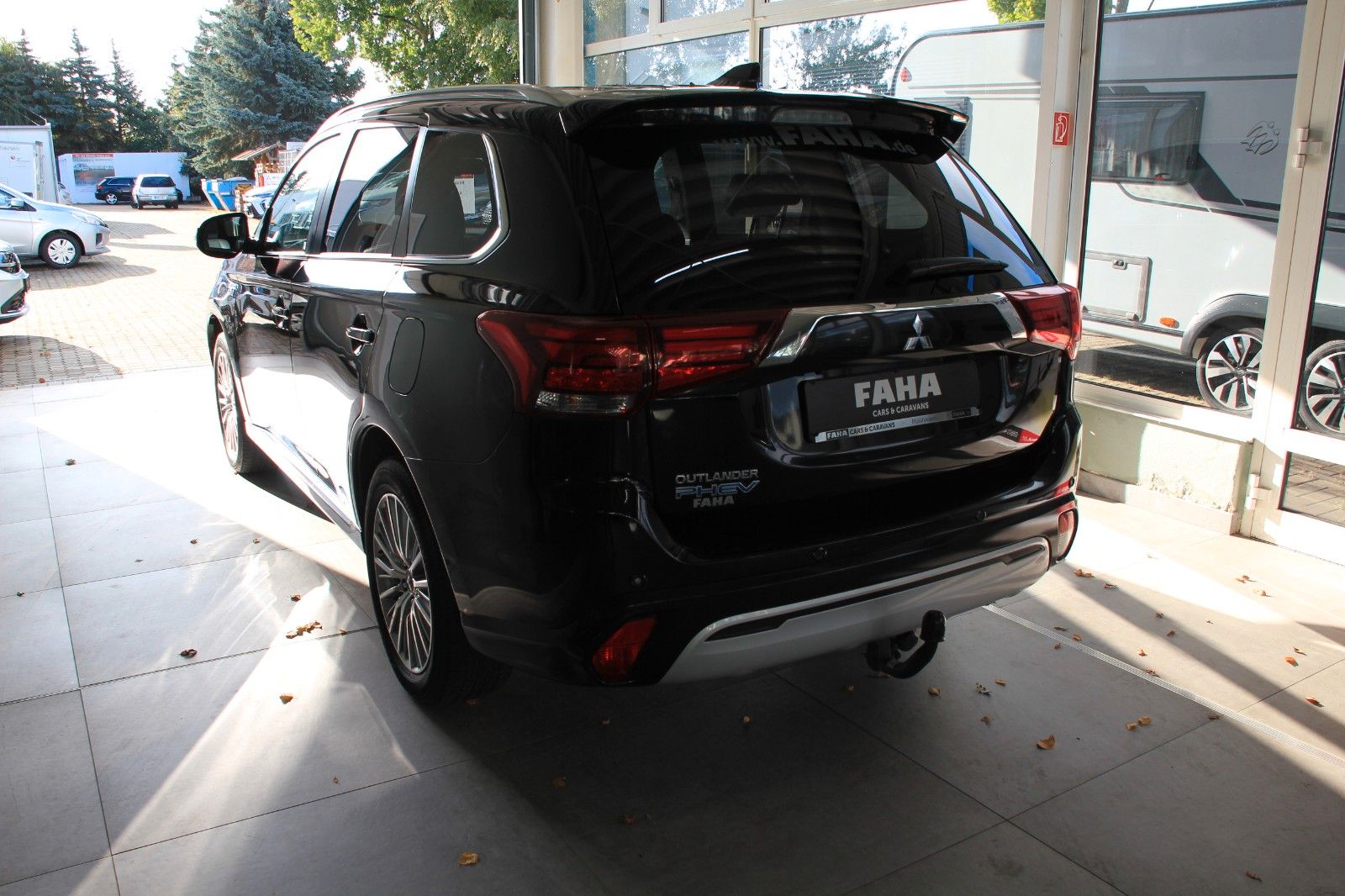 Fahrzeugabbildung Mitsubishi Outlander PHEV 4WD Plus Spirit