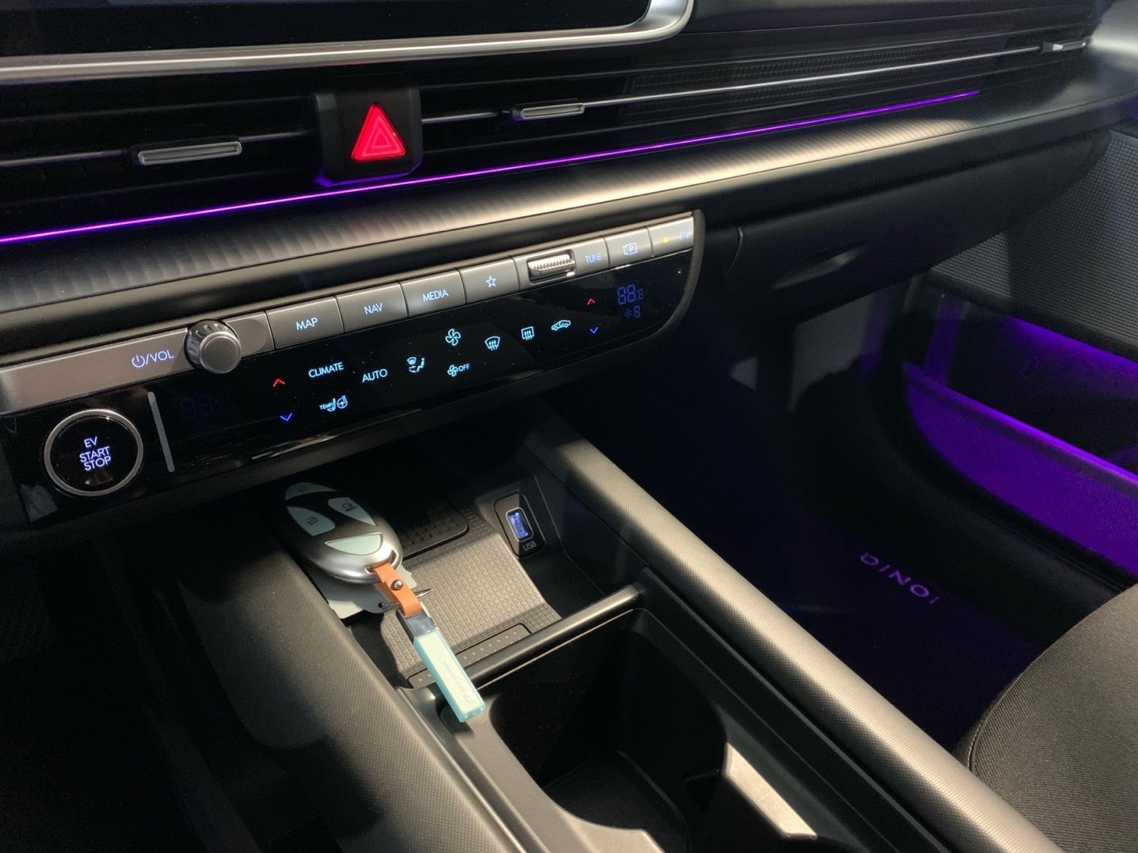 Fahrzeugabbildung Hyundai IONIQ 6 Techniq Elektro 4WD 77,4 kWh