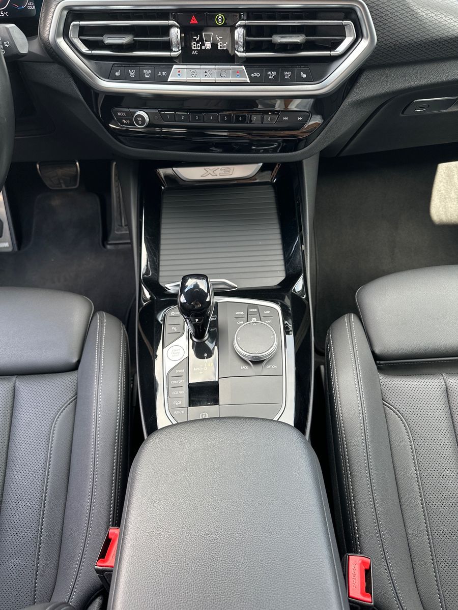 Fahrzeugabbildung BMW X3 xDrive30d M-Sport NAV+LED+AHK+STHZG+HUD+21ZO