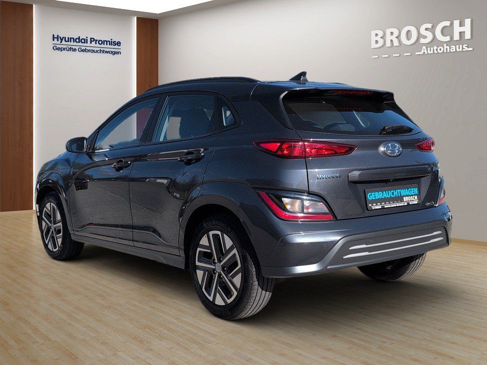 Fahrzeugabbildung Hyundai KONA EV 39kWh SELECT EFFI-P GAR-3/2031 SOH-96,7%