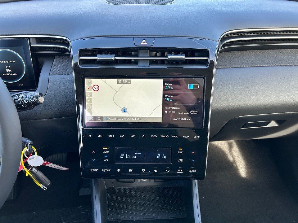 Fahrzeugabbildung Hyundai TUCSON PHEV 1.6T 6AT 4WD NAV/FUNK-P 1HD GARANTIE
