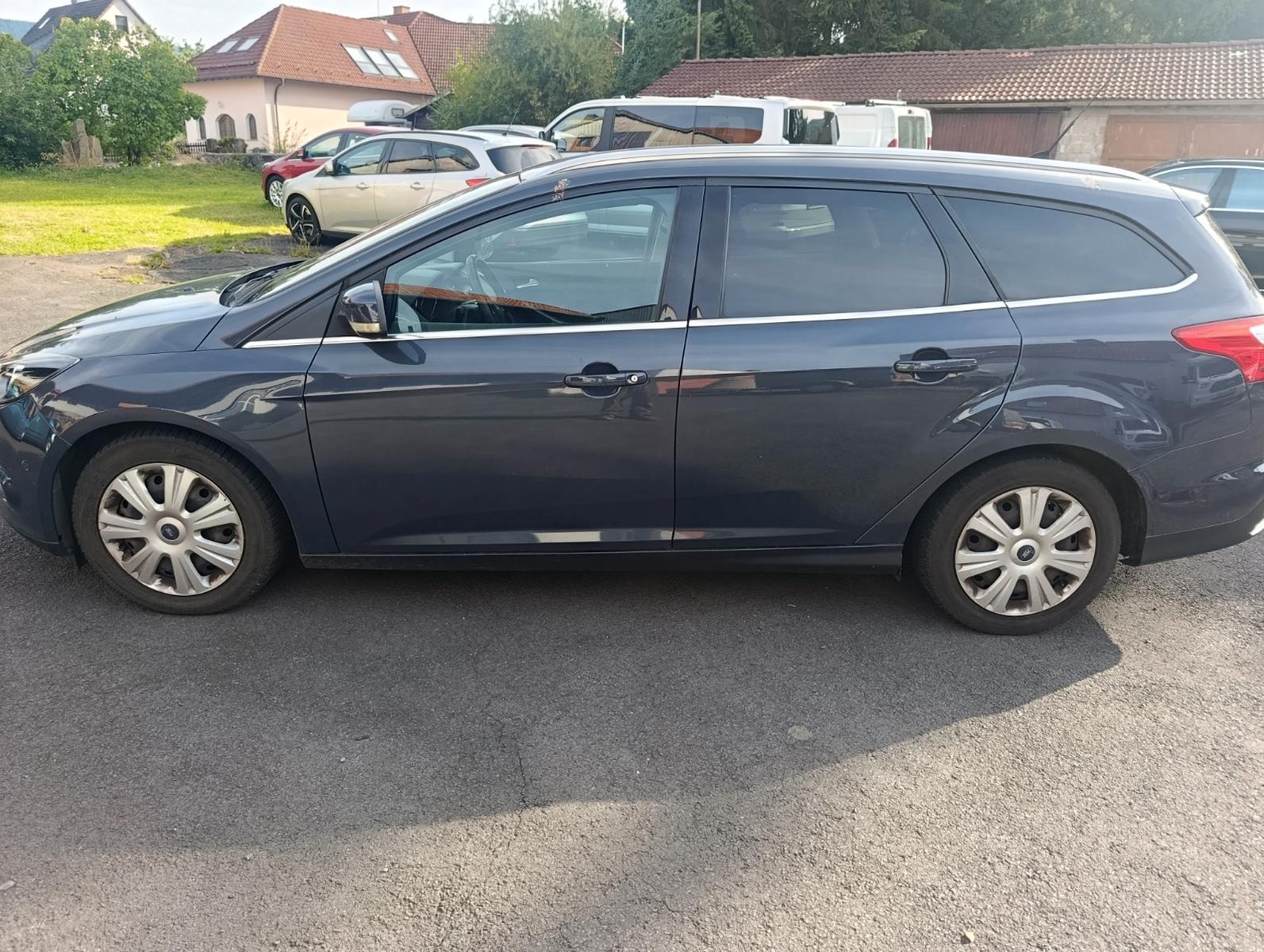 Ford Focus 2011 — engine 1.596 cm³, 150 HP (110kW)
