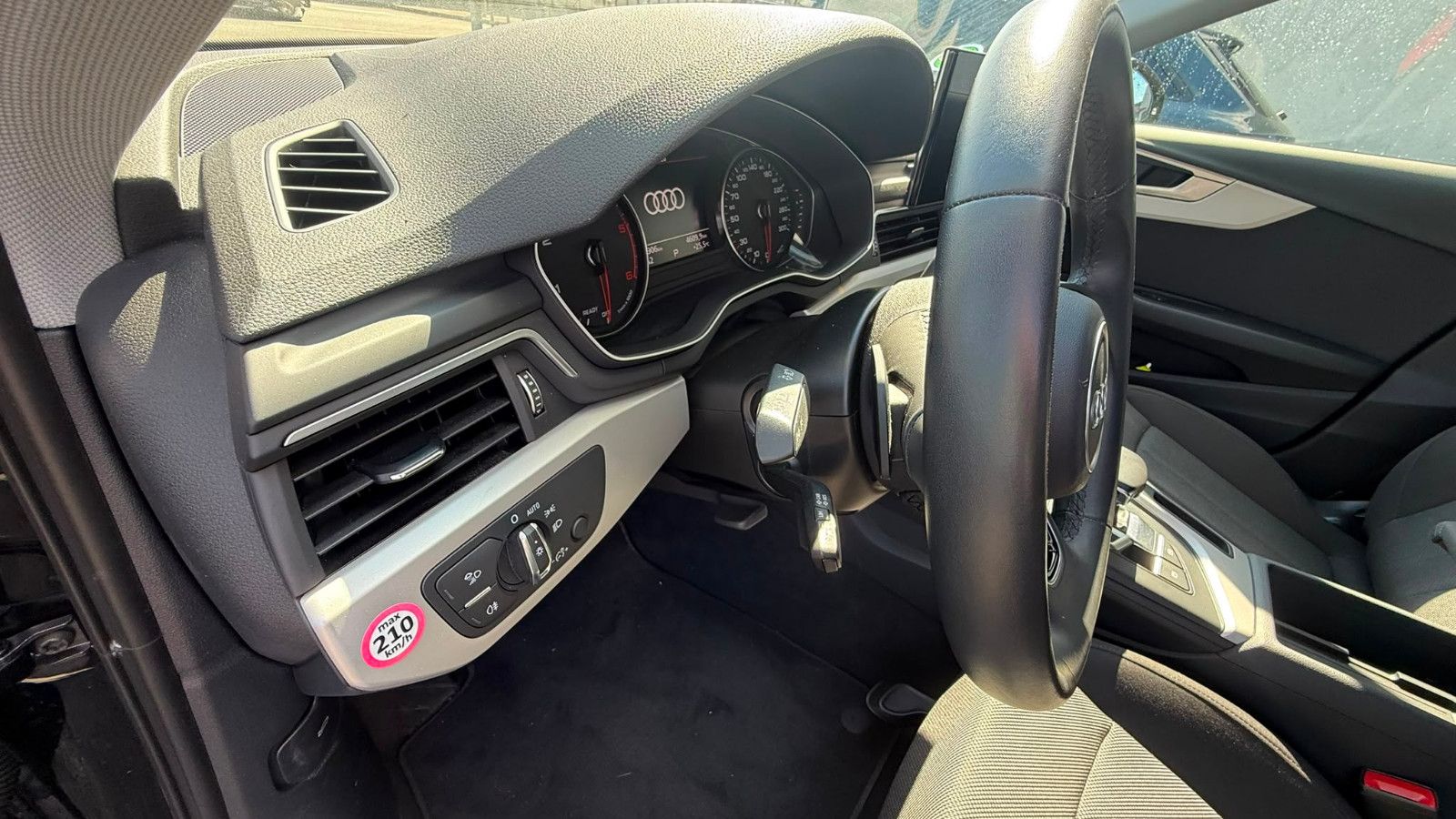 Fahrzeugabbildung Audi A4 Avant 35 TDI basis