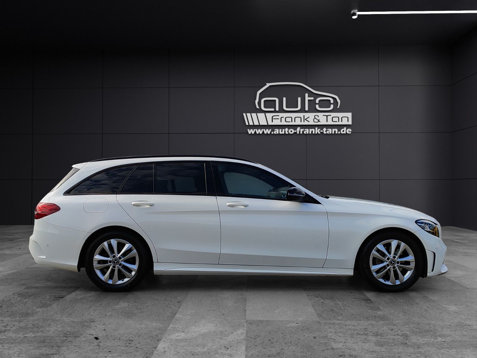 Fahrzeugabbildung Mercedes-Benz C 200 T*AMG-Line*Navi*Night-Paket*Keyless-Go*