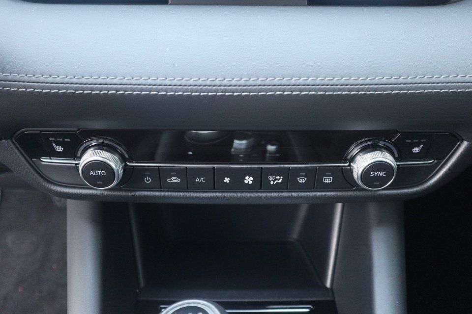 Fahrzeugabbildung Mazda 6 Center-Line G-165 NAVI ACAA MRCC SHZ 360° HUD