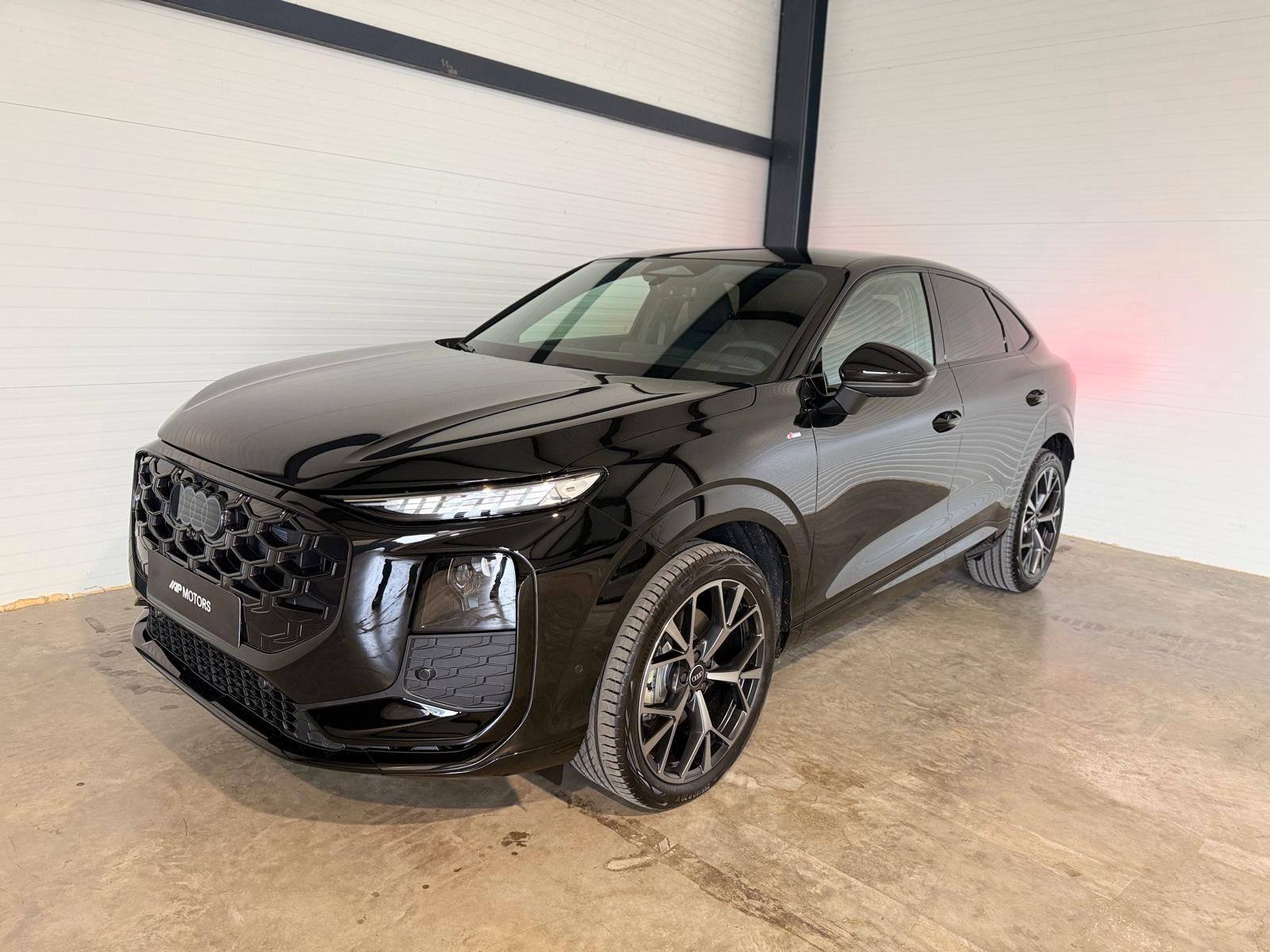 Audi Q3 SB QUATTRO /20"/SONOS/HUD/AHK/PANO/RED-STITCH