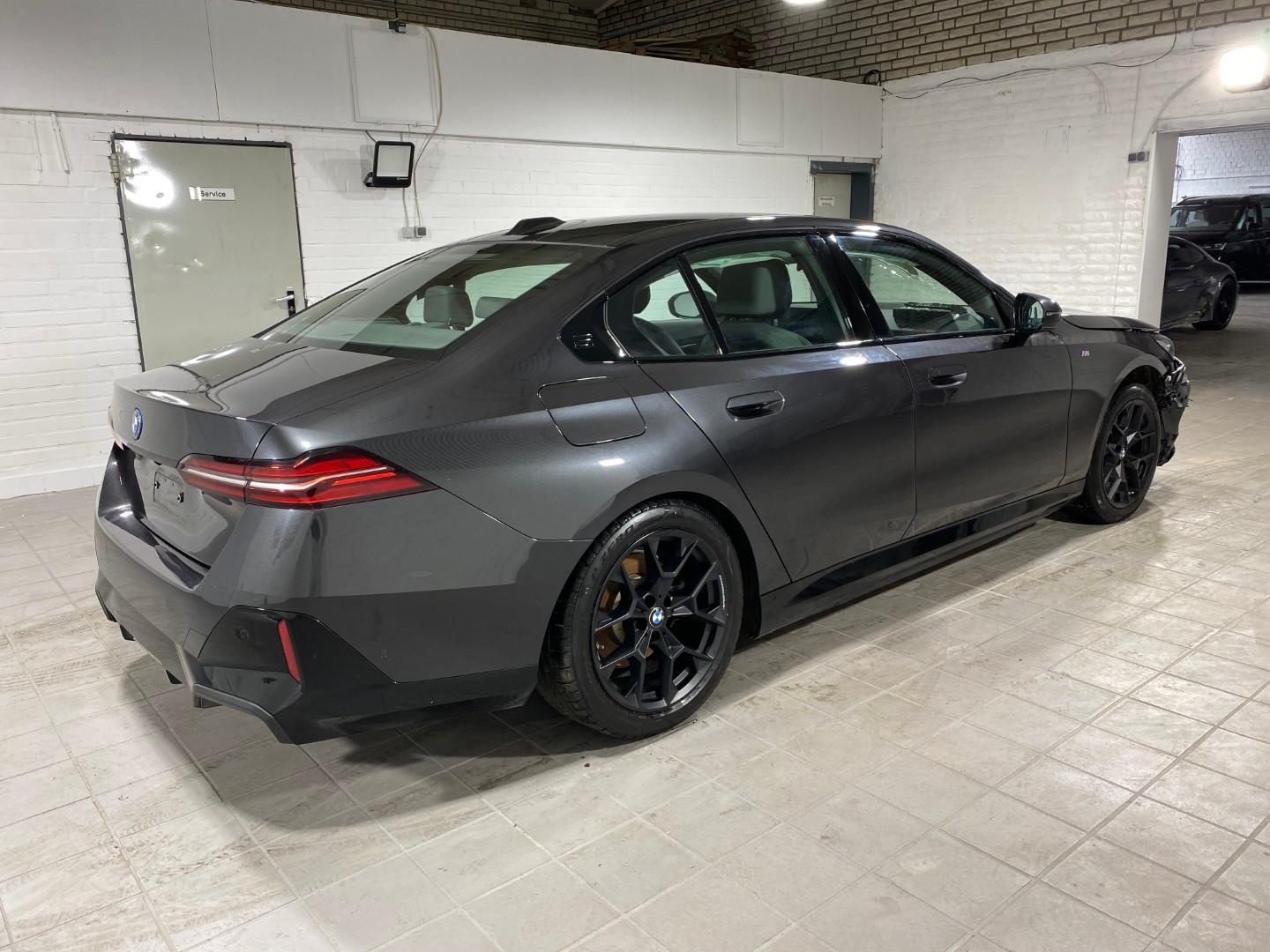 BMW 530e M Sport Pano/AHK/B&W/360/HUD/Navi